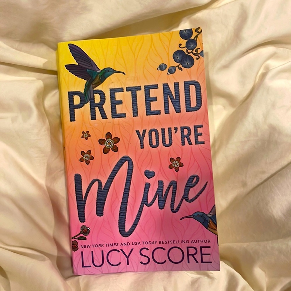 Lucy Score: Pretend you’re mine